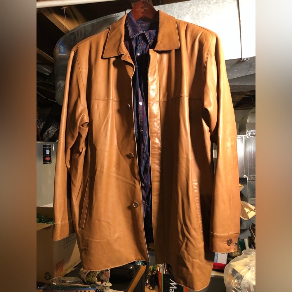 Andrew Marc 100% mens leather coat. Worn once!